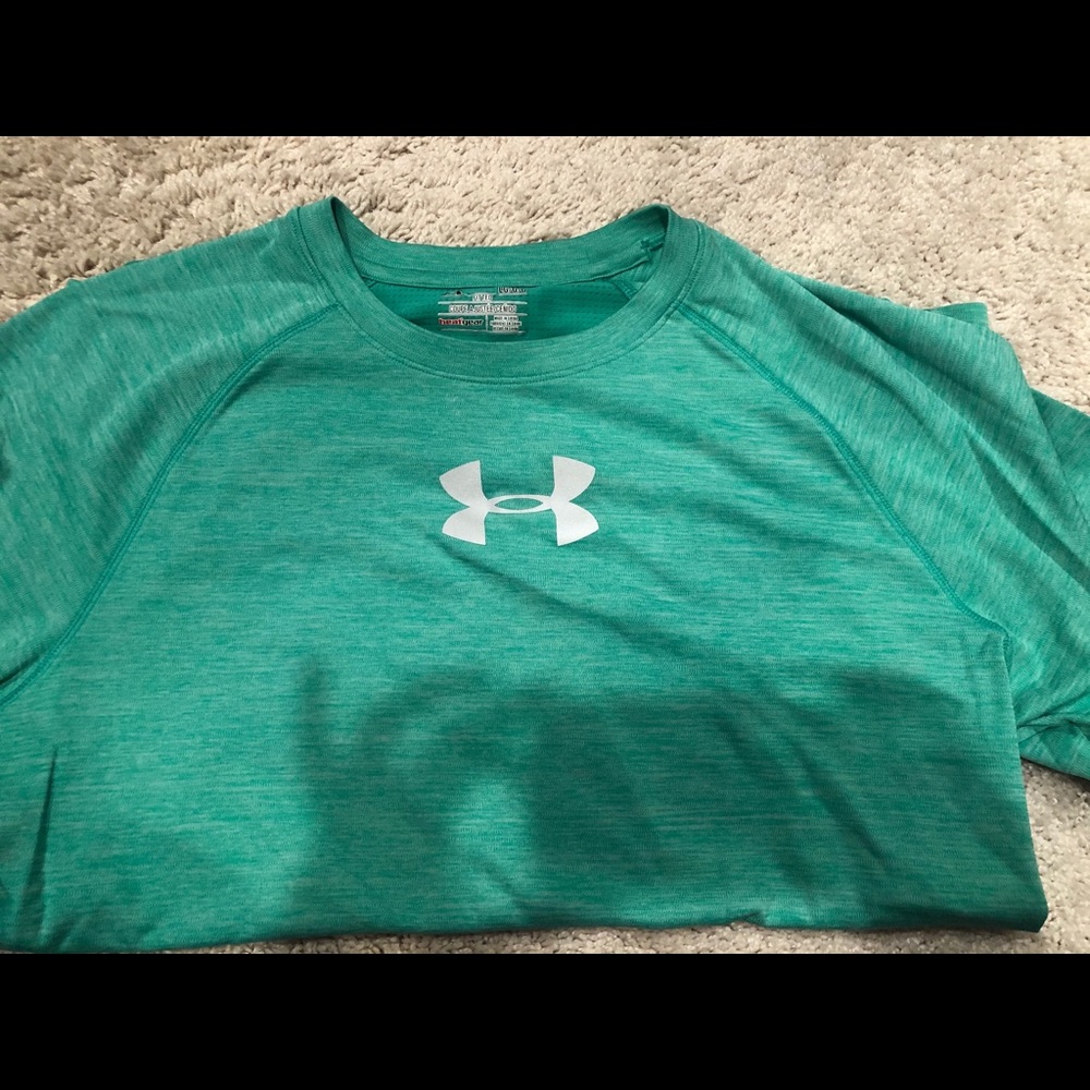 Men’s under Armour tee